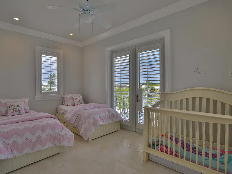 128 Leoni Dr — Photo 21