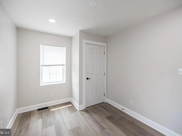 521 N Douglas St — Photo 21
