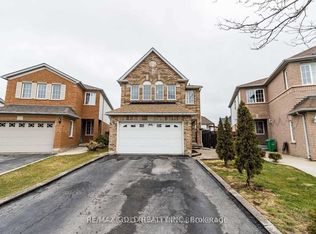 136 Bunchberry Way, Brampton, ON L6R 2C3