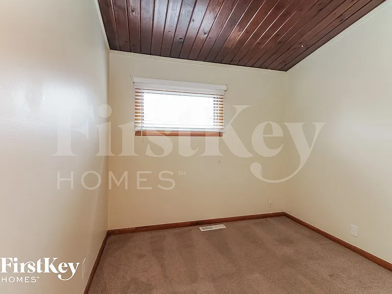 1054 Kenmore Ave — Photo 10