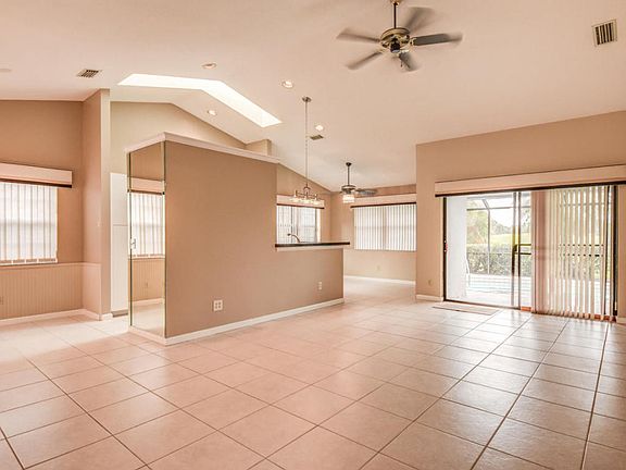 5th image of 457 SW Jefferson Cir