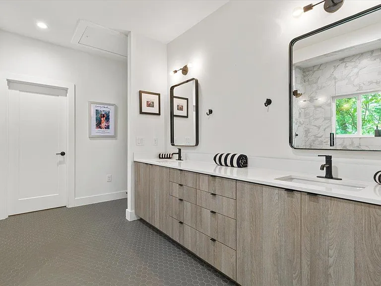 1404 E M Franklin Ave #1 — Photo 15