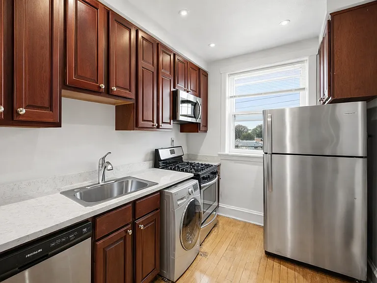 114 Clyde Ave — Photo 14