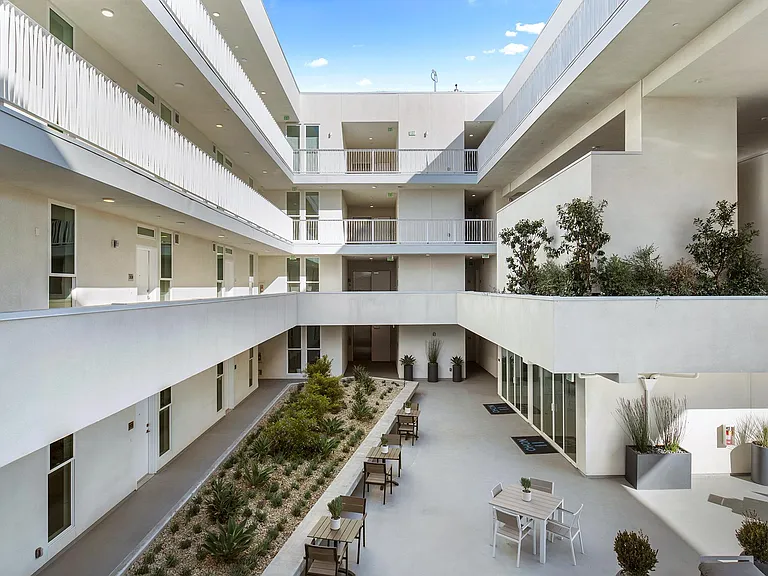 11NOHO APARTMENTS — Photo 3