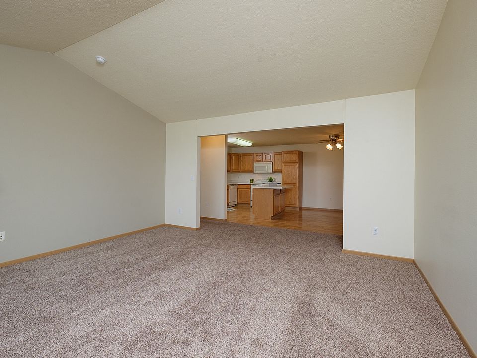 Fargo, ND Charleswood Townhomes | Living