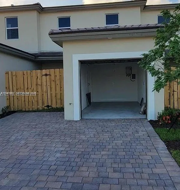 3 bed, 2.5 bath, 1460 sqft, $2,450 — Photo 2