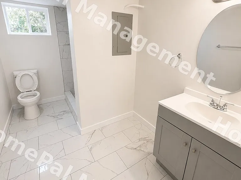 2416 Fowler Ave — Photo 11