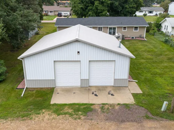 908 Sunnyside Ave, Valley Springs, SD 57068