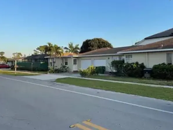 508 107th Ave N, Naples, FL 34108