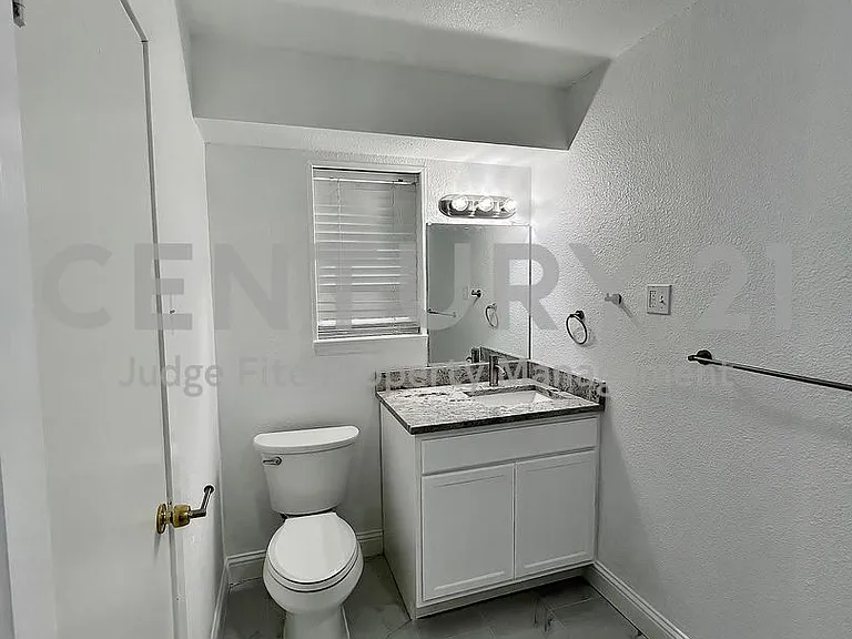 1914 W Northgate Dr — Photo 21