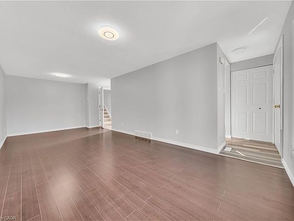 4th image of 84 Homestead Pl