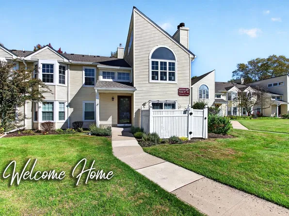 18 Dennis Ct, Hightstown, NJ 08520