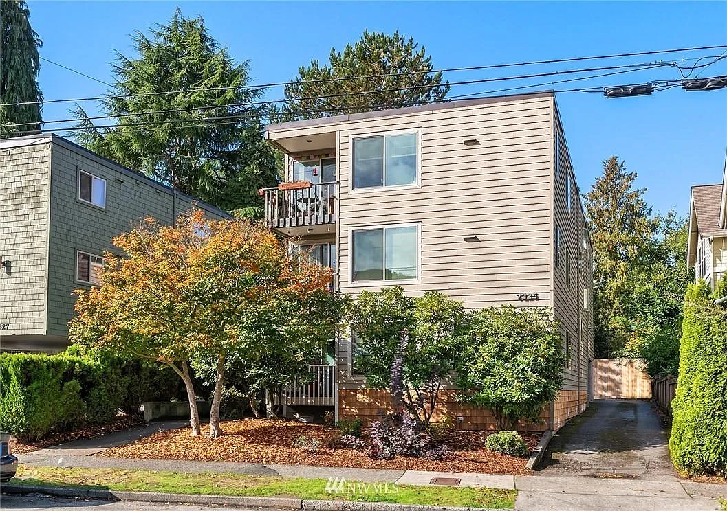Building Photo - 7325 47th Ave SW #4