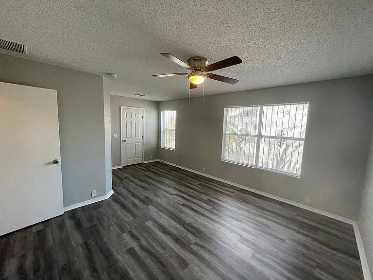 846 Trinity Ln — Photo 7