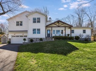 4 Valley View Rd, Chester Boro, NJ 07930