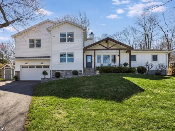 4 Valley View Rd, Chester Boro, NJ 07930