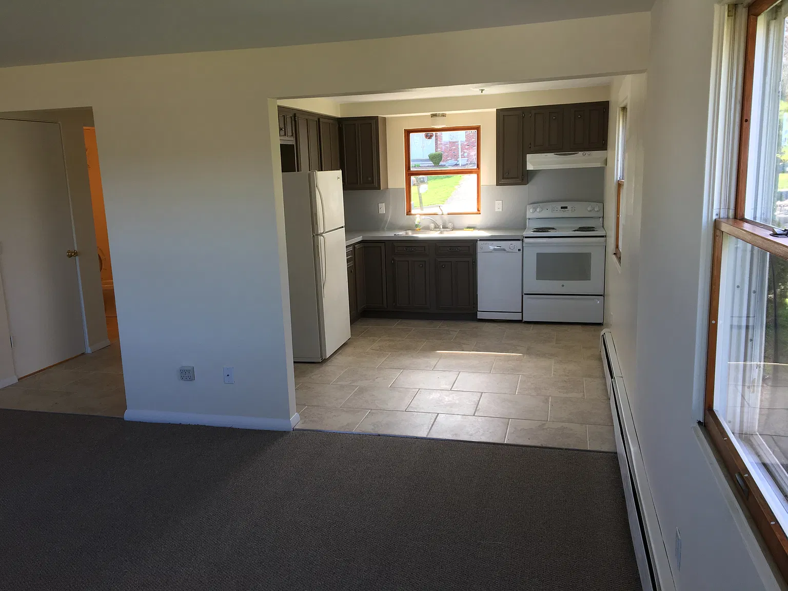 3 bed, 1.5 bath, 1200 sqft, $1,500 — Photo 4