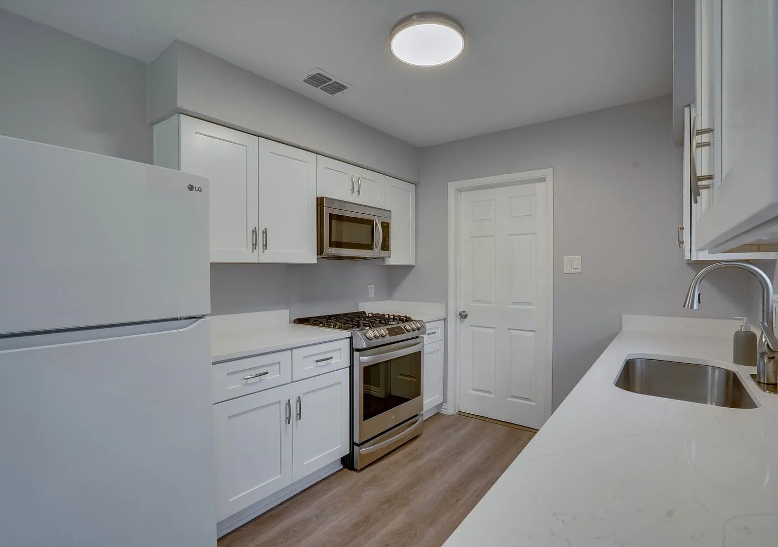 600 Bramble Drive Austin, TX 78745 — Photo 3