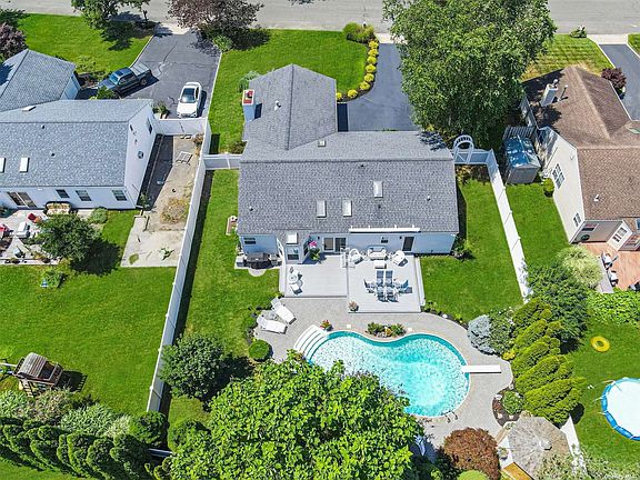 3rd image of 22 Sunbonnet Ln