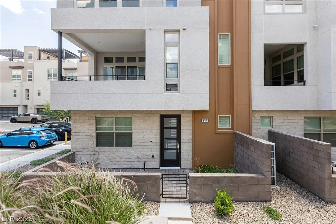 3 bed, 4.0 bath, 2154 sqft, $3,450 — Photo 3