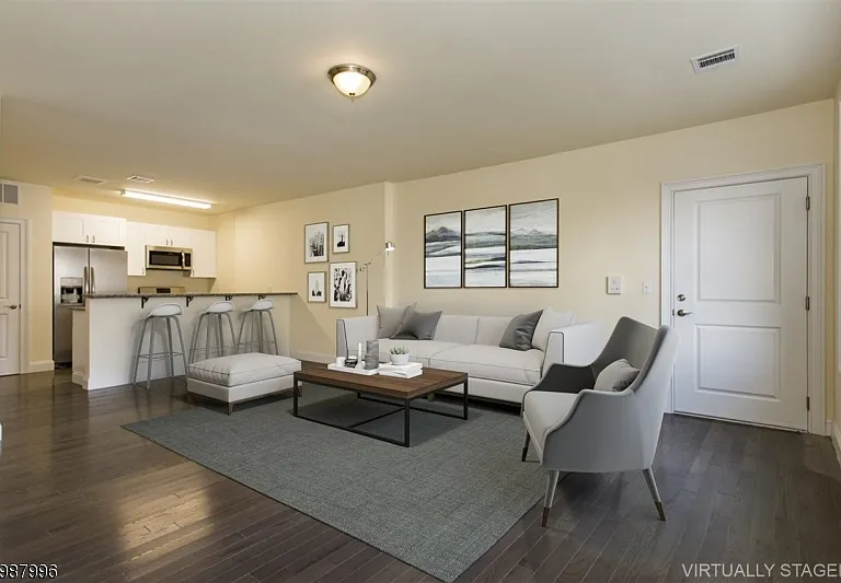 90 Clinton Ave — Photo 11