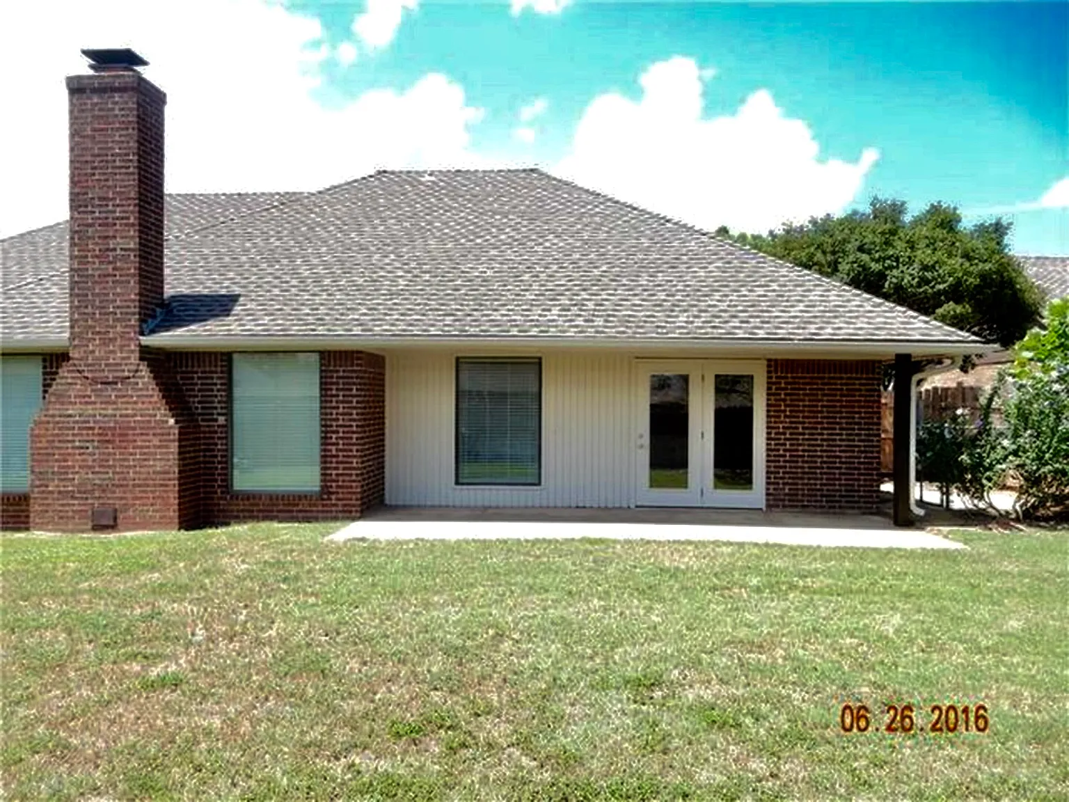 3 bed, 1958 sqft, $1,975 — Photo 3