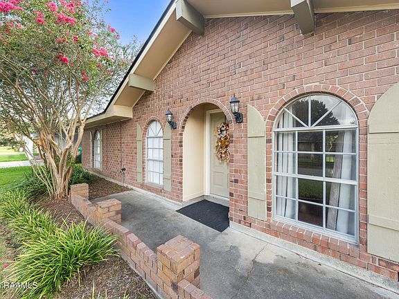 2nd image of 214 Saint Nicholas Dr