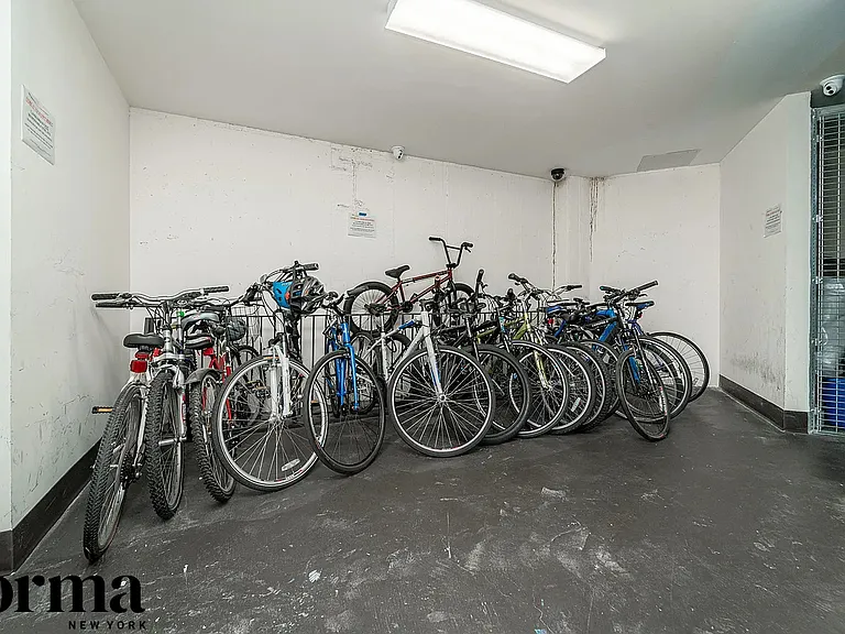 1203 Jackson Ave #2E — Photo 8