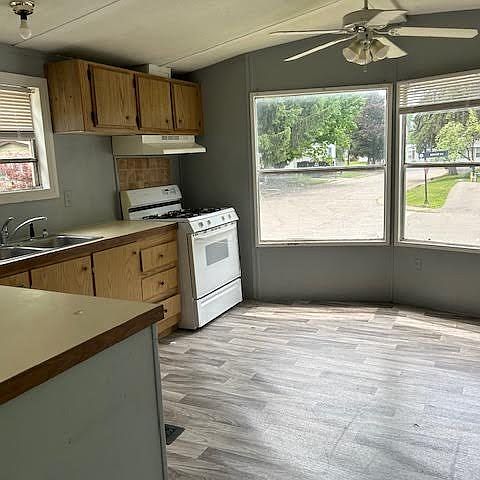 2nd image of 98 Dunlap Cir