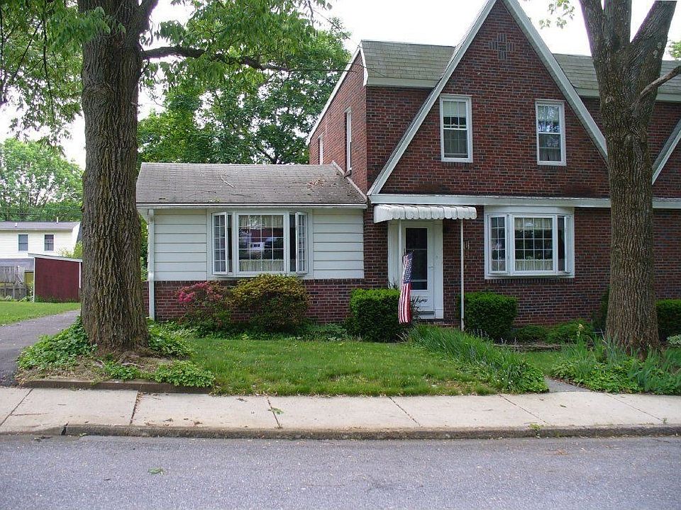 For Sale: 880 N Washington St, Pottstown, PA 19464
