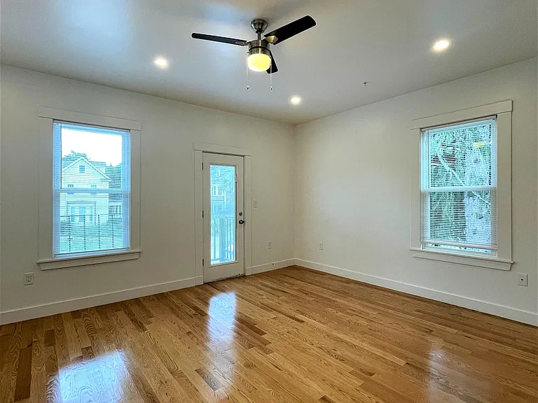 31 Green St #7 — Photo 8