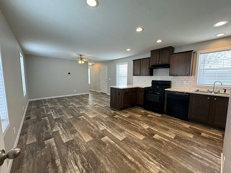 Westbridge Manor — Photo 102