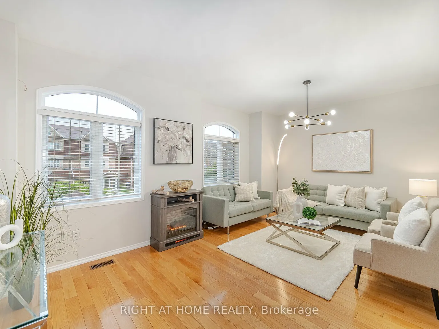 4 bed, $3,999 — Photo 1