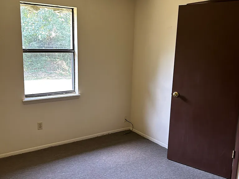 2822 Grinnell Ave — Photo 5