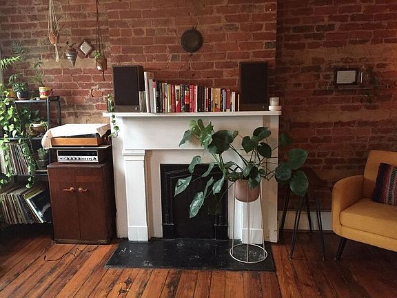 5th image of 1016 W Clay St #A