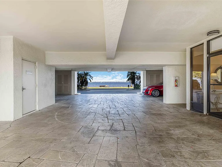 1500 Park Beach Cir #6C — Photo 4