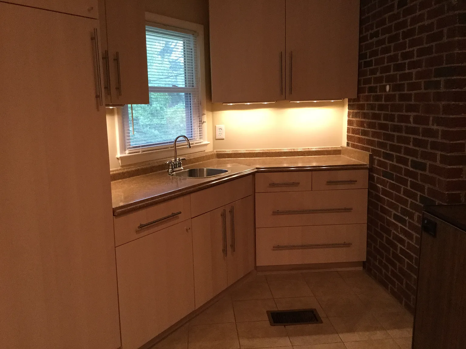 621 Blackstone Ter NW — Photo 1
