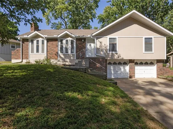 323 SW Gladstone Dr, Blue Springs, MO 64014