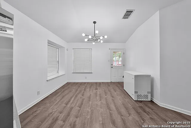 1427 Diamond Blf — Photo 17