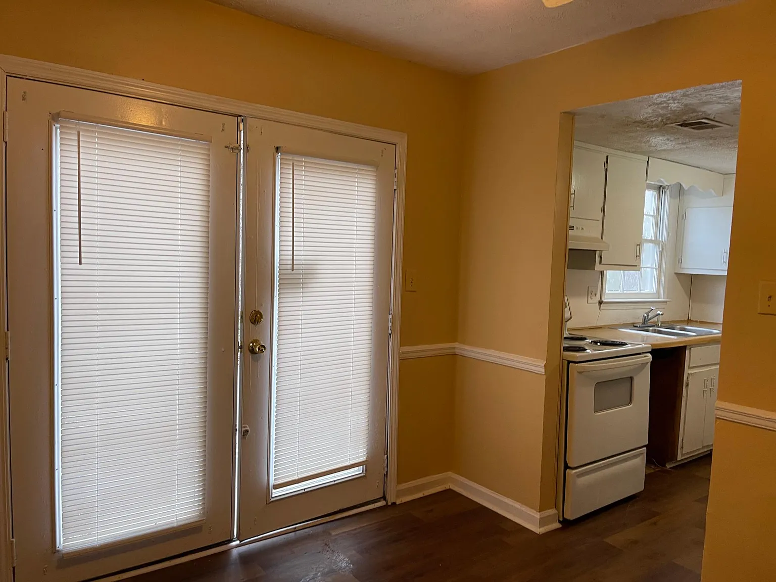 2 bed, 1.5 bath, 1240 sqft, $1,500 — Photo 3