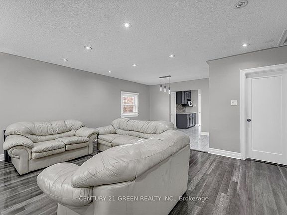 5th image of 32 Beech St