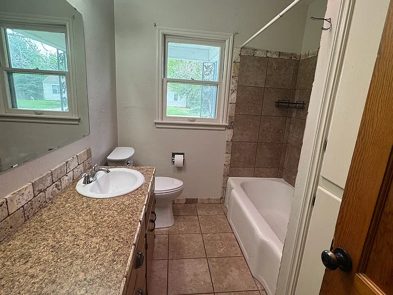 1417 W Hudson Dr — Photo 6