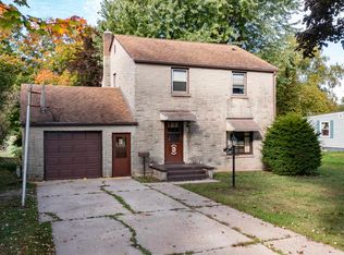 927 S Bridge St, Manawa, WI 54949