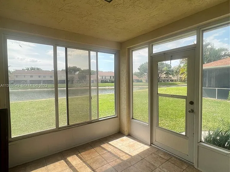 2306 Maplewood Dr — Photo 12