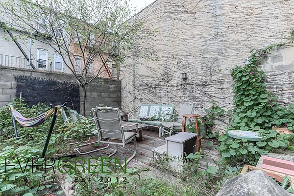 Rented by Evergreen Apartments BK | media 13