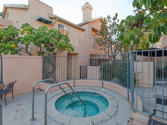 Relaxing jacuzzi 