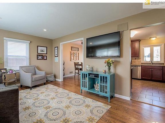 5th image of 8914 W 93rd St