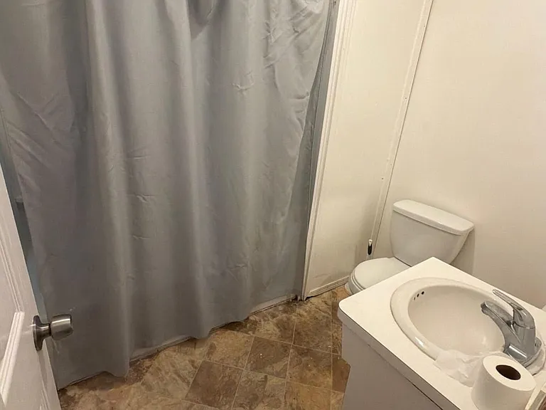3907 Newark Ave #2 — Photo 11