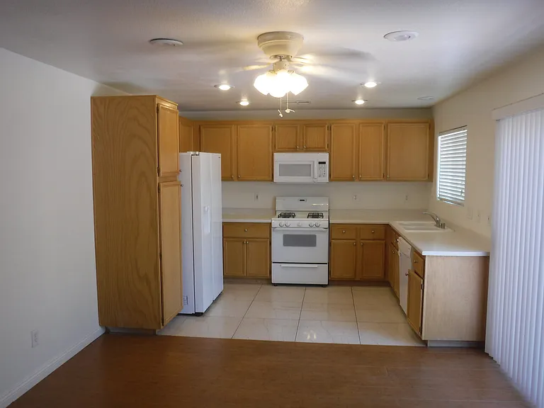 10680 Foggy Glen Ave — Photo 6