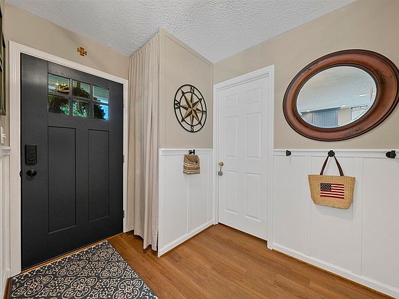 4th image of 634 Settlers Point Rd